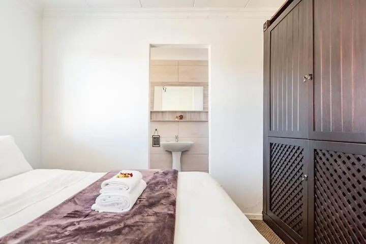 Spacious 4 Bedroom Hideout Sanctuary With Pool Le Cap 0*,  Afrique du Sud