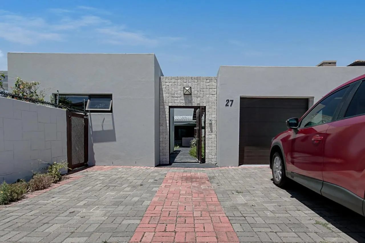 Spacious 4 Bedroom Hideout Sanctuary With Pool Cape Town Villa