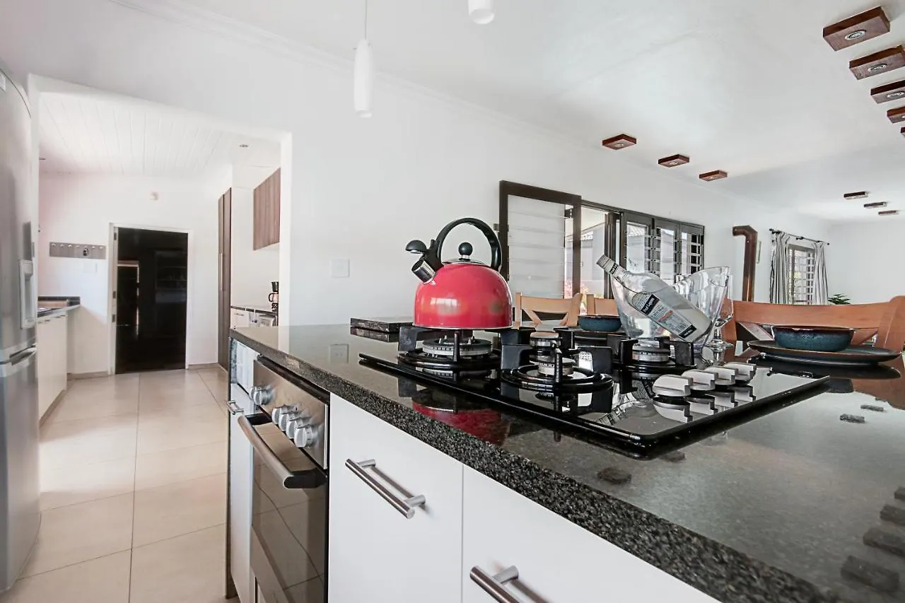 Spacious 4 Bedroom Hideout Sanctuary With Pool Cape Town