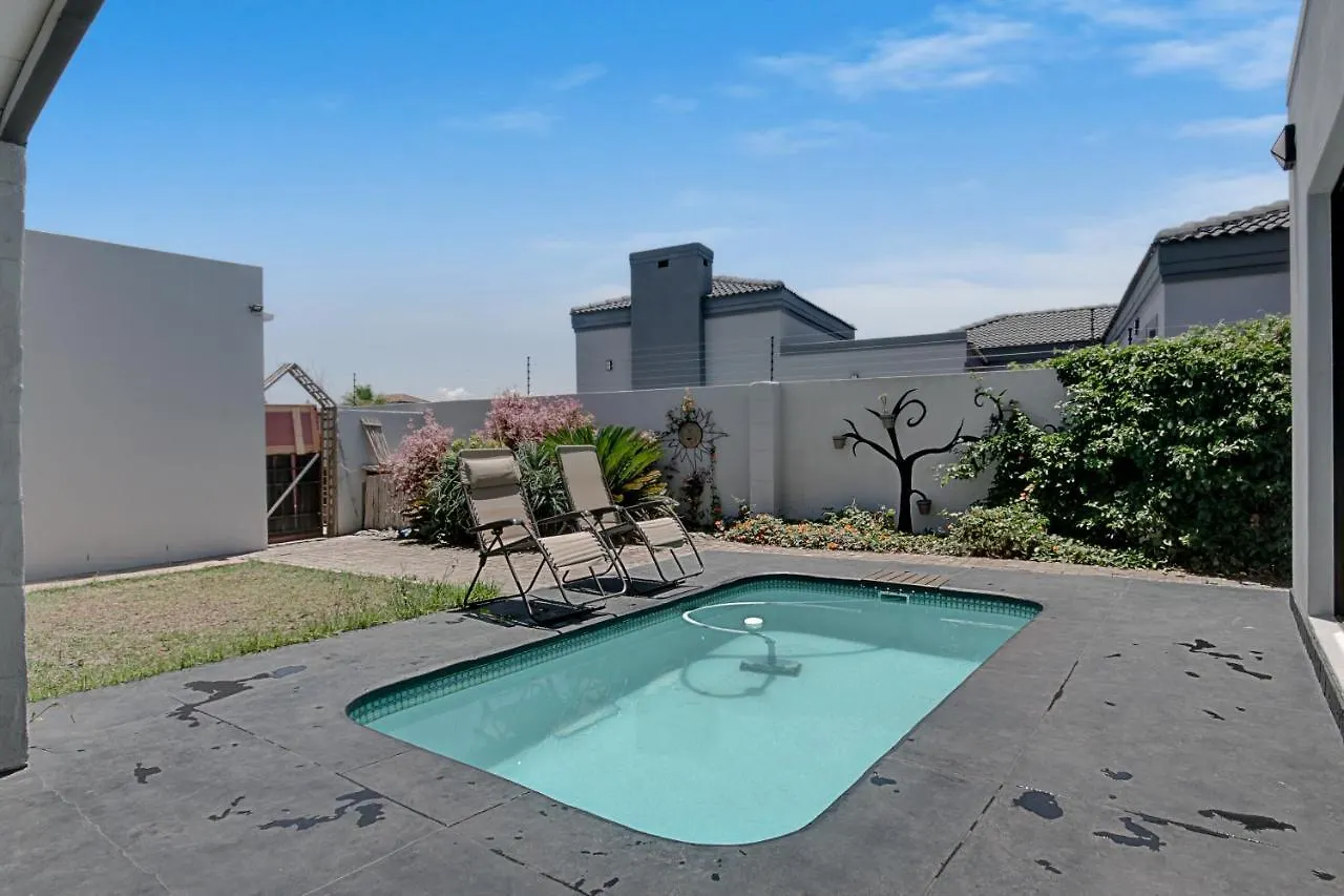 Spacious 4 Bedroom Hideout Sanctuary With Pool Cape Town South Africa