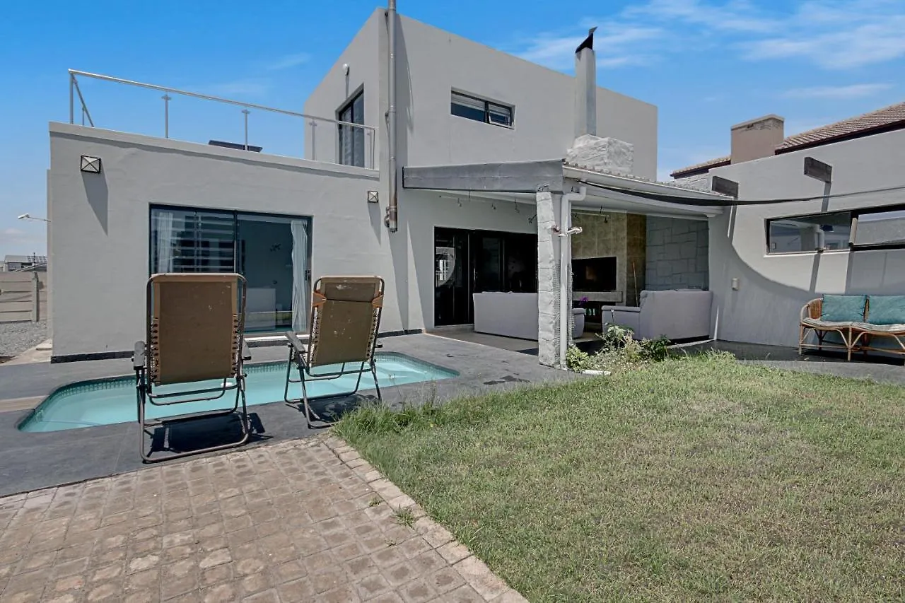Spacious 4 Bedroom Hideout Sanctuary With Pool Cape Town 0*,  South Africa