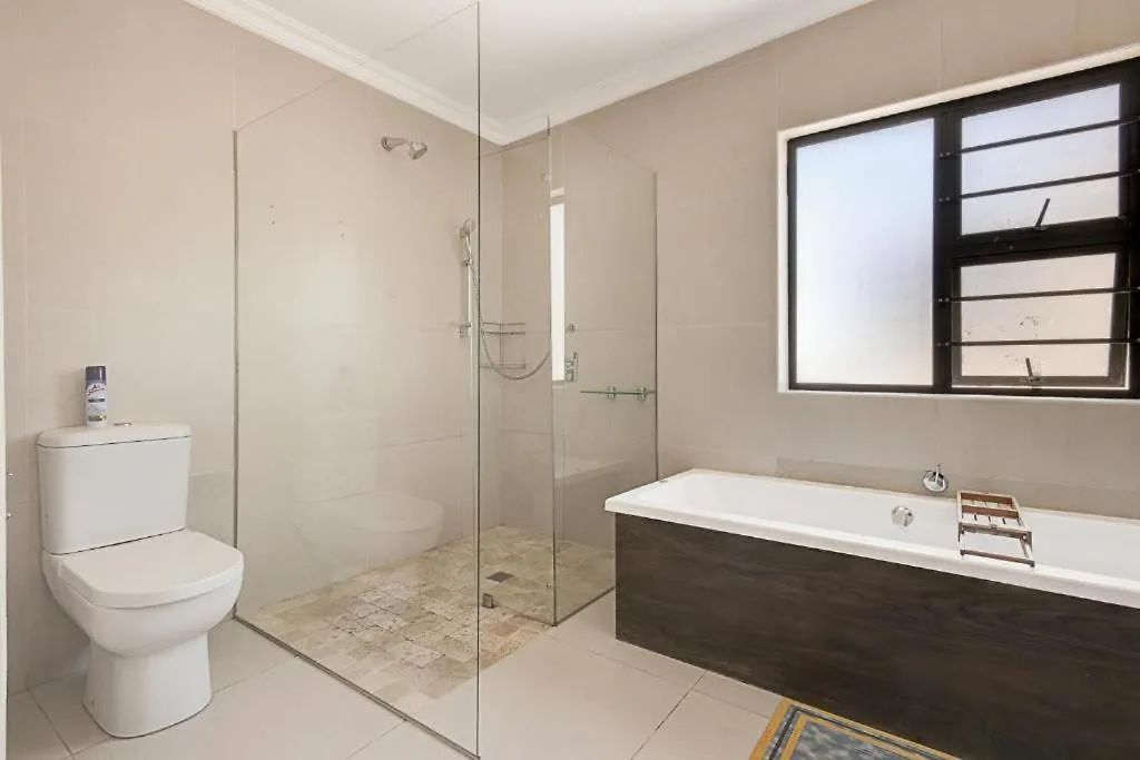 Spacious 4 Bedroom Hideout Sanctuary With Pool Cape Town